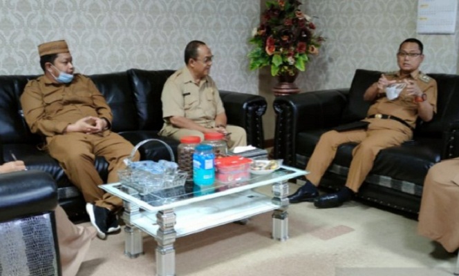 Wakil Bupati Gorontalo Utara Thariq Modanggu melakukan pertemuan dengan Dinas Kelautan dan Perikanan dalam upaya menanggulangi pemboman ikan.